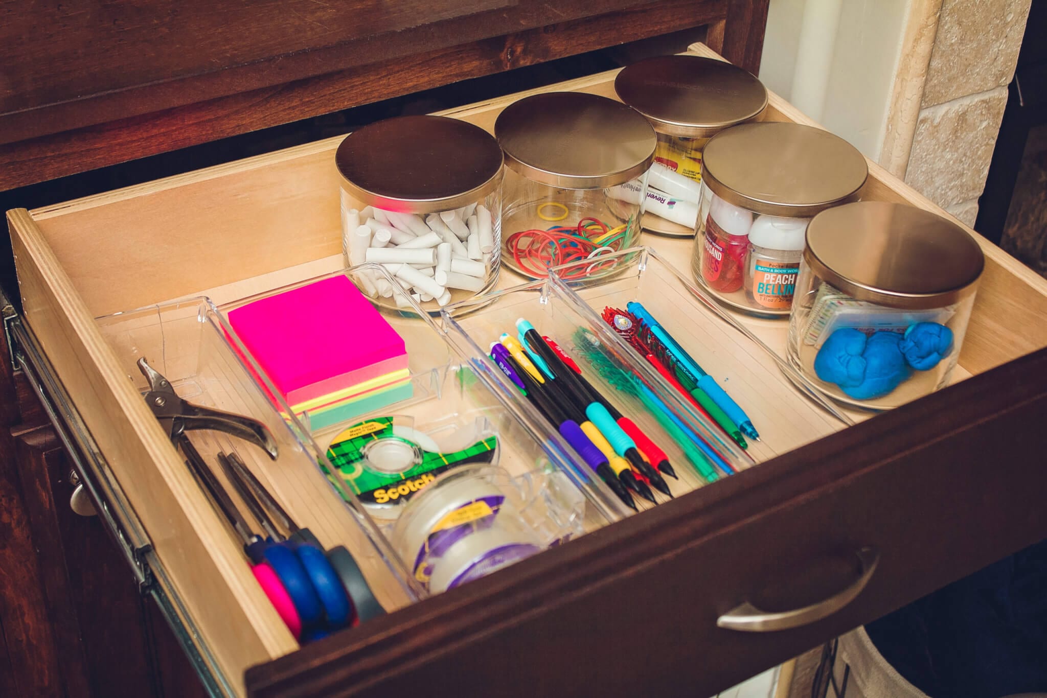 How to organize a drawer with school supplies